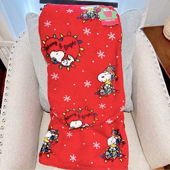 Peanuts Snoopy Woodstock Christmas Throw Blanket Fleece in red 70 x 60. - Picture 1 of 7